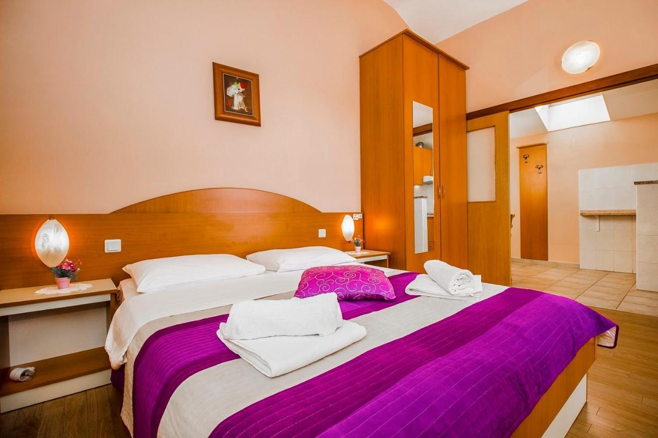 Pansion Zlatna Ribica 3* Brodarica (Sibenik-Knin)